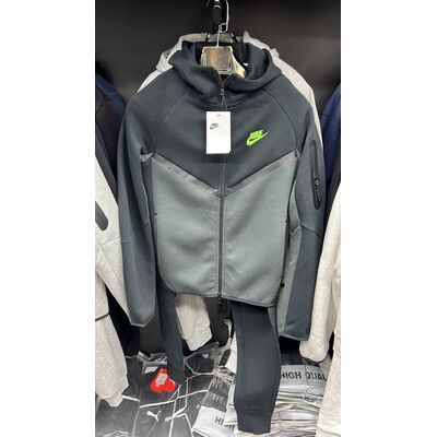 мужской спортивный костюм